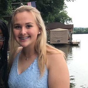 Meet your Posher, Bailey